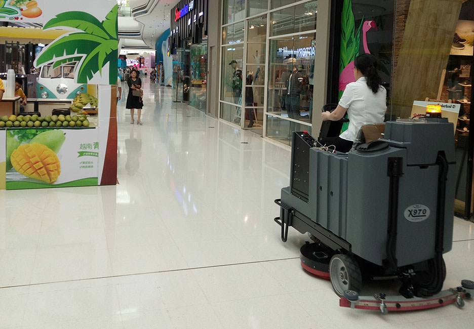 江西大型清潔設備多功能洗地機和電動<a href=http://m.dgetm.com target=_blank class=infotextkey>掃地車生產(chǎn)廠</a>