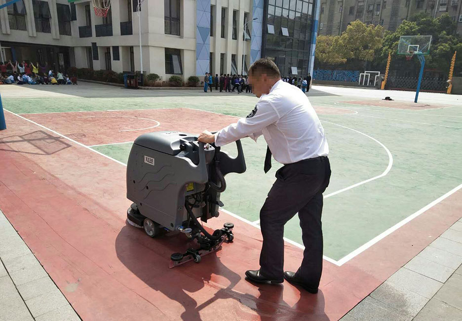 江西大型清潔設備多功能洗地機和電動<a href=http://m.dgetm.com target=_blank class=infotextkey>掃地車生產(chǎn)廠</a>